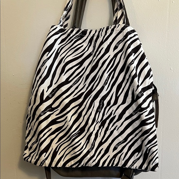 Linea Pelle Gray Shoulder Bag - Picture 8 of 8